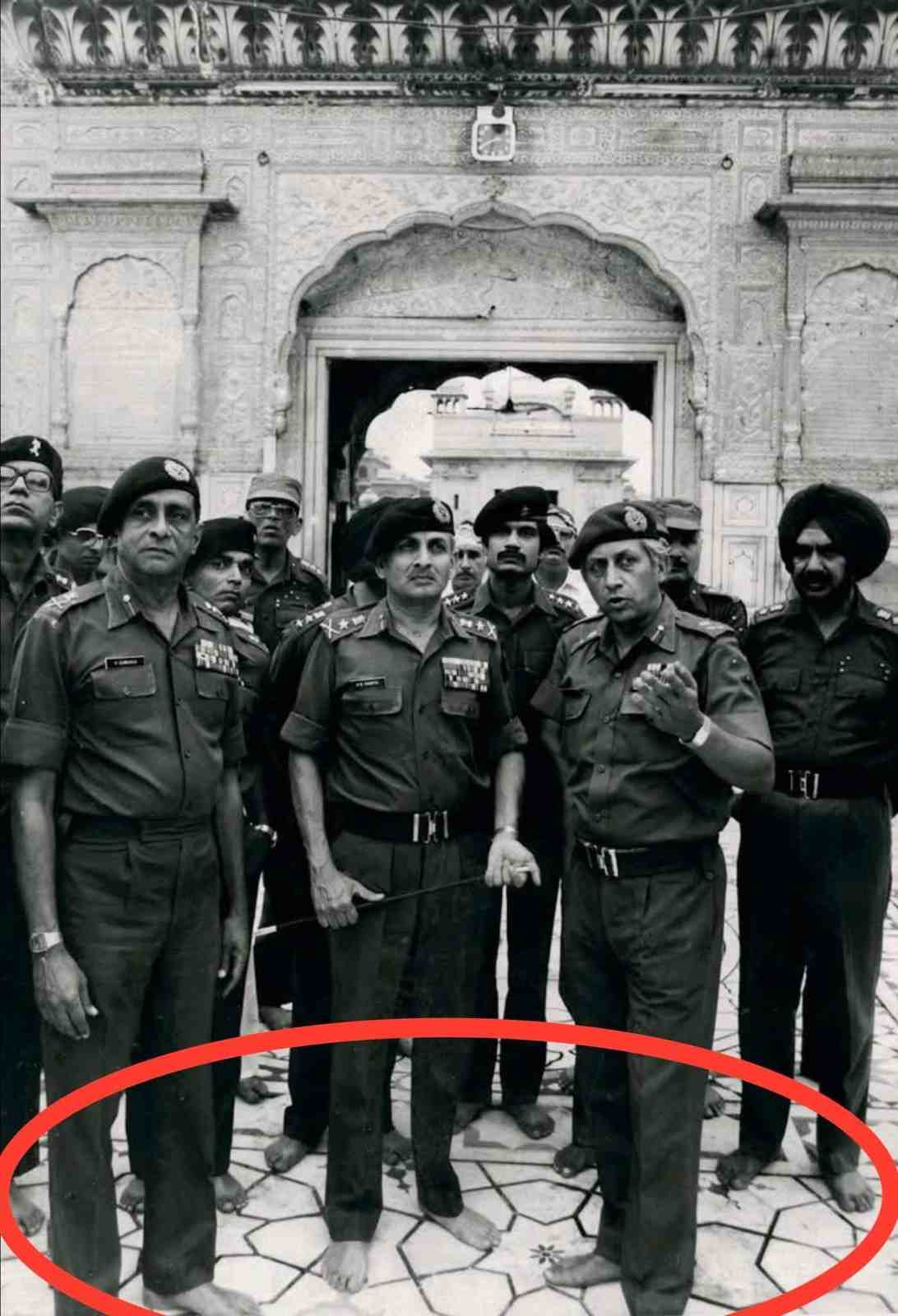 ਸਾਕਾ ਨੀਲਾ ਤਾਰਾ 1984 ਵੇਲੇ ਨੰਗੇ ਪੈਰੀਂ ਹਰਿਮੰਦਰ ਸਾਹਿਬ ਦੇ ਅੰਦਰ ਗਈ ਸੀ ਭਾਰਤੀ ਫ਼ੌਜ!