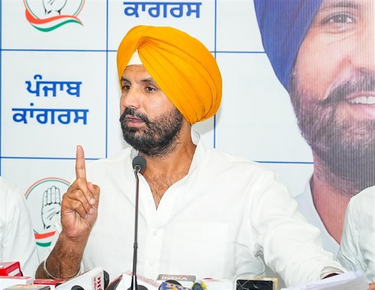 ਪੰਜਾਬ ਵਿੱਚ ਅਮਨ-ਕਾਨੂੰਨ ਦੀ ਸਥਿਤੀ ਬੇਹੱਦ ਚਿੰਤਾਜਨਕ, ਗੈਂਗਵਾਰ, ਫਿਰੌਤੀਆਂ ਤੇ ਨਸ਼ਿਆਂ ਨੇ ਲੋਕਾਂ ਵਿੱਚ ਡਰ ਦਾ ਮਾਹੌਲ ਬਣਾਇਆ: ਰਾਜਾ ਵੜਿੰਗ