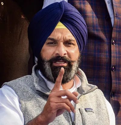 ਮਜੀਠੀਆ ਨੇ ਪੰਜਾਬ ਵਿੱਚ ਆਪਣੀ ਬੈਰਕ ਬਦਲਣ ਲਈ ਪਟੀਸ਼ਨ ਦਾਇਰ ਕੀਤੀ : ਸਰਕਾਰ ਨੂੰ ਨੋਟਿਸ
