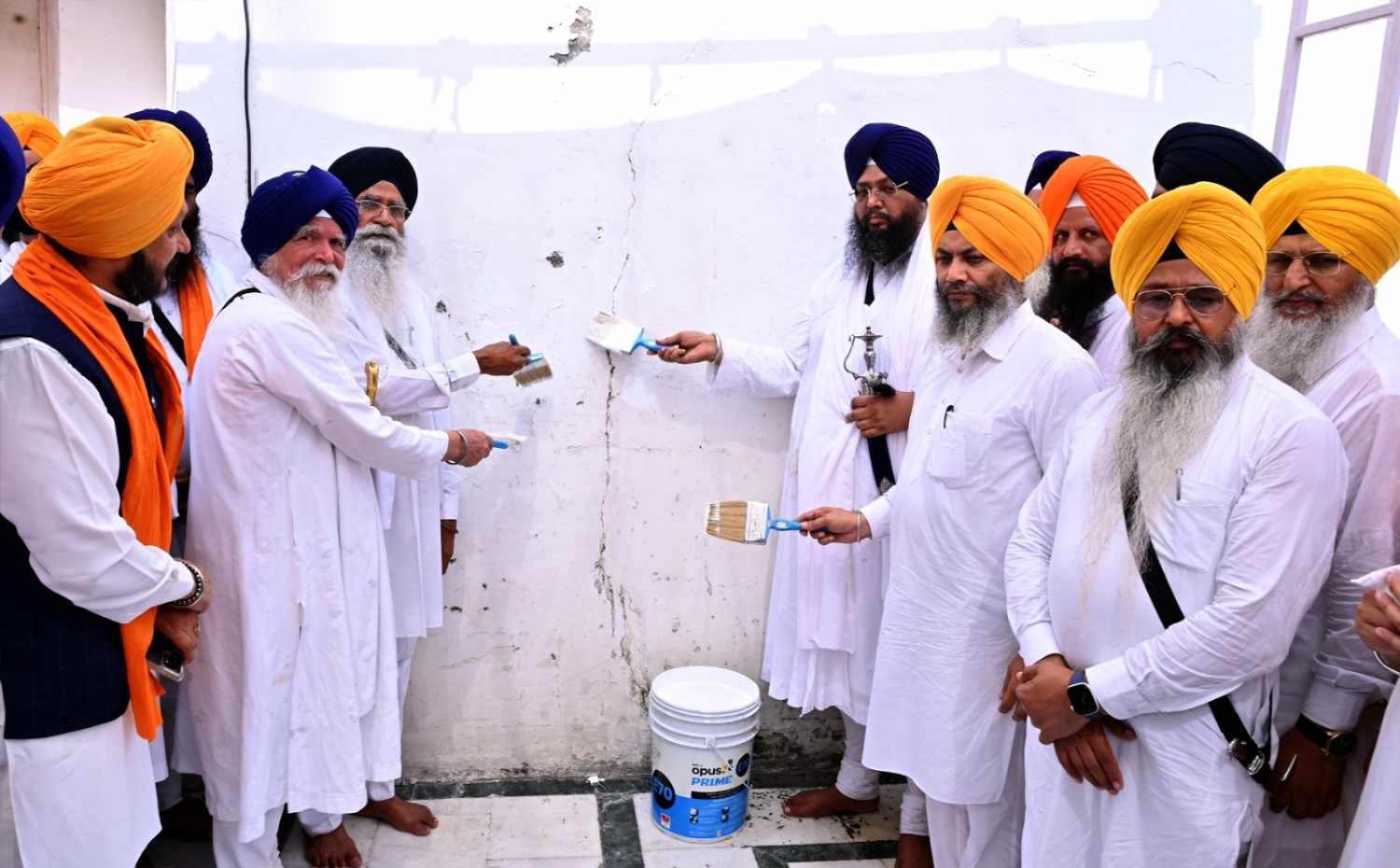 ਸ੍ਰੀ ਦਰਬਾਰ ਸਾਹਿਬ ਸਮੂਹ ਵਿਖੇ ਰੰਗ ਰੋਗਨ ਦੀ ਸੇਵਾ ਹੋਈ ਆਰੰਭ