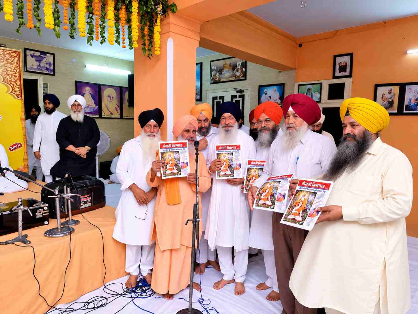 ਭਾਈ ਹਰਜਿੰਦਰ ਸਿੰਘ ਸ੍ਰੀਨਗਰ ਵਾਲਿਆਂ ਰਿਲੀਜ ਕੀਤਾ ਬਾਬਾ ਸ੍ਰੀ ਚੰਦ ਜੀ ਦੇ ਪ੍ਰਕਾਸ਼ ਪੁਰਬ ਮੌਕੇ ‘ਕੇਸਰੀ ਵਿਰਾਸਤ’ ਦਾ ਵਿਸ਼ੇਸ਼ ਅੰਕ ਅਤੇ ‘ਵਿਰਾਸਤ ਡਿਵਾਈਨ’ ਦਾ ਧਾਰਮਿਕ ਗੀਤ