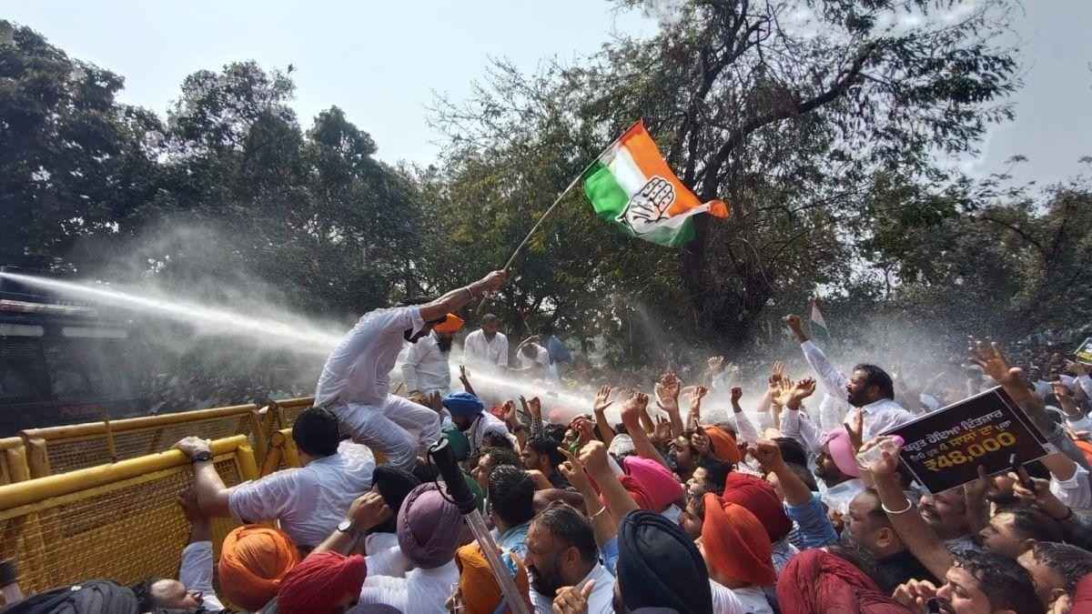 ਪੰਜਾਬ ਵਿੱਚ ਸਿਆਸੀ ਟਕਰਾਅ ਤੇਜ਼: ਸਚਿਨ ਪਾਇਲਟ ਦੀ ਅਗਵਾਈ ਹੇਠ ਕਾਂਗਰਸ ਦਾ ਚੰਡੀਗੜ੍ਹ ਵਿੱਚ ਪ੍ਰਦਰਸ਼ਨ