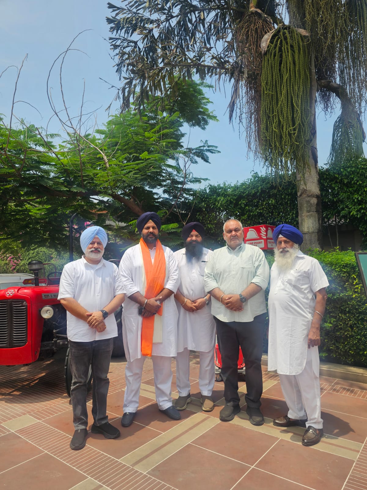 ਕੈਨੇਡਾ ਦੌਰੇ ਤੋਂ ਪਰਤੇ ਟੀਮ ਮੈਂਬਰ ਹਰਜਾਪ ਸਿੰਘ ਸੰਘਾ ਦਾ ਸਰਦਾਰ ਹਰਿੰਦਰ ਸਿੰਘ ਢੀਂਡਸਾ ਵੱਲੋਂ ਵਿਸ਼ੇਸ਼ ਸਨਮਾਨ