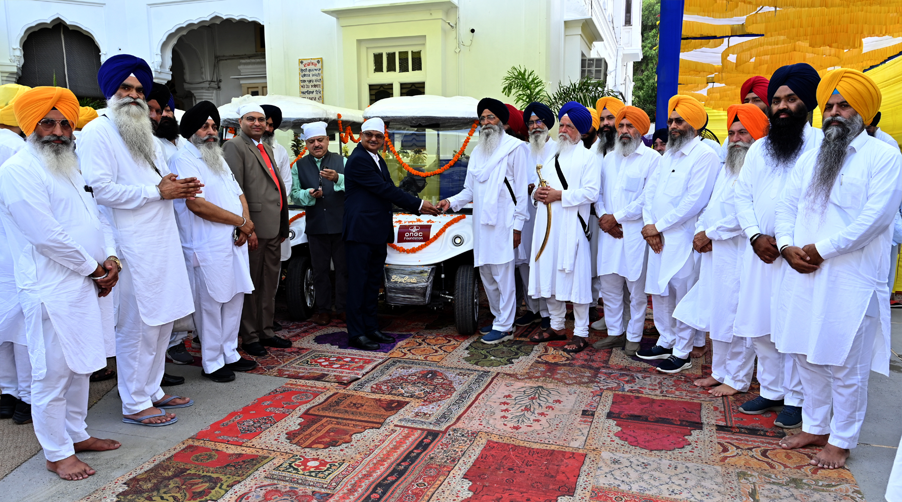 ਸੱਚਖੰਡ ਸ੍ਰੀ ਹਰਿਮੰਦਰ ਸਾਹਿਬ ਵਿਖੇ ਆਉਣ ਵਾਲੀਆਂ ਸੰਗਤਾਂ ਦੀ ਸਹੂਲਤ ਲਈ ਓਐਨਜੀਸੀ ਫਾਊਂਡੇਸ਼ਨ ਵੱਲੋਂ ਬੈਟਰੀ ਵਾਹਨ ਭੇਟ