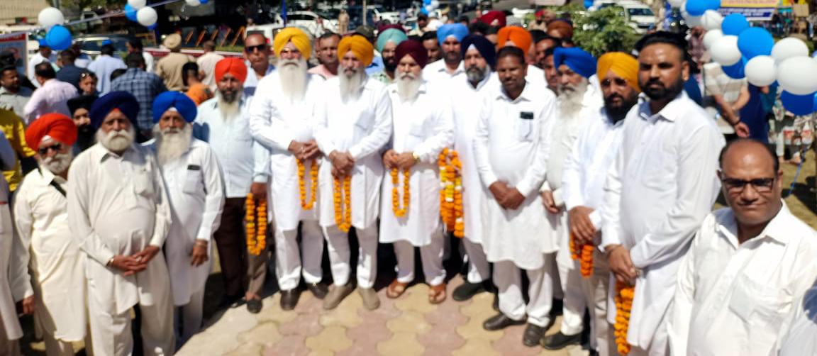 ਸ਼੍ਰੋਮਣੀ ਅਕਾਲੀ ਦਲ ਦੇ ਸੀਨੀਅਰ ਆਗੂਆਂ ਵੱਲੋਂ ਡਾਕਟਰ ਬੀ ਆਰ ਅੰਬੇਦਕਰ ਦੇ ਜਨਮਦਿਨ ਤੇ ਫੁੱਲ ਮਾਲਾਵਾਂ ਭੇਂਟ ਕੀਤੀਆਂ ਗਈਆਂ